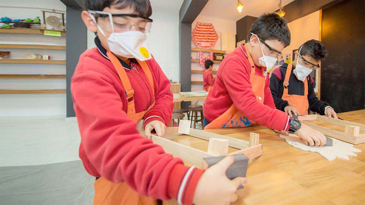 Ankara’da BİLSEM’ler Nerede? İlçelere Göre Adres ListesiAltındağ – Şehit Hüseyin Gültekin Bilim ve Sanat Merkezi: Hacettepe Mah. İnci Sk., Şehit Hüseyin Gültekin Bilim Sanat Merkezi Blok No: 2, Altındağ / AnkaraBeypazarı – Beypazarı Bilim ve Sanat Merkezi: Kurtuluş Mah. Namazgah Sk., Beypazarı Bilim Sanat Merkezi Blok No: 8/5, Beypazarı / AnkaraÇankaya – Yasemin Karakaya Bilim ve Sanat Merkezi: Yıldızevler Mah. 717 Sk., Bilim Sanat Merkezi Sitesi A Blok No: 19/2, Çankaya / AnkaraAnkara’daki BİLSEM’lerde eğitim ve atölye faaliyetleri yıl boyunca devam ediyor.