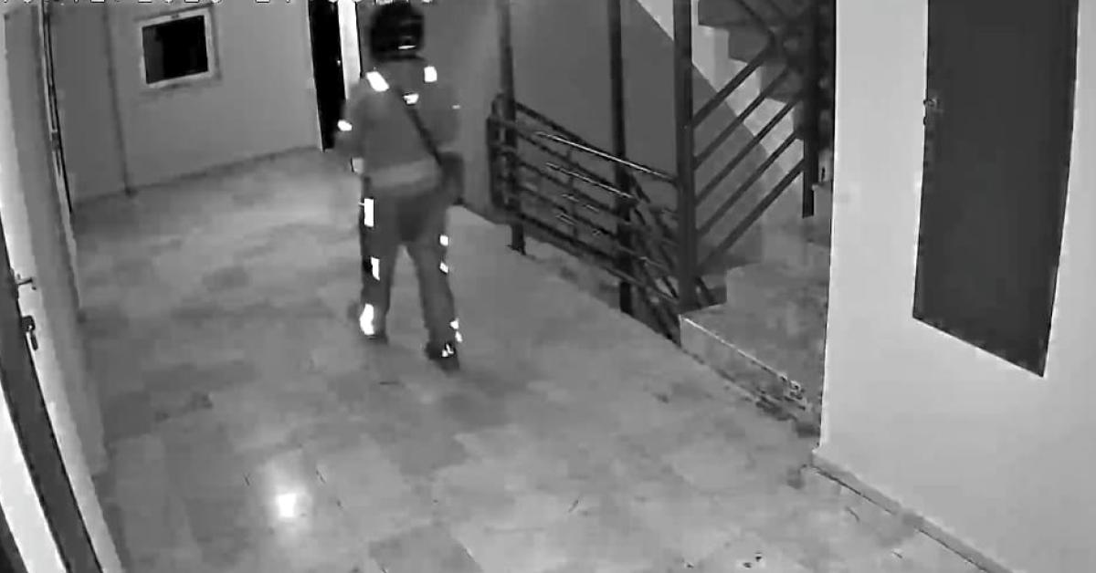 ankara sincanda skandal bir kurye merdivenlere tuvaletini yapti liN8adQX.jpg