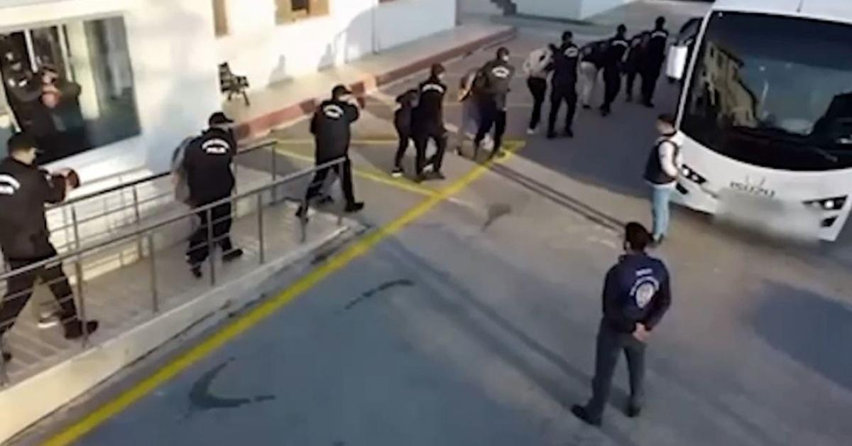 bakan yerlikaya duyurdu 18 ilde dev operasyon 346 kisi yakalandi 7XqQLVuW.jpg