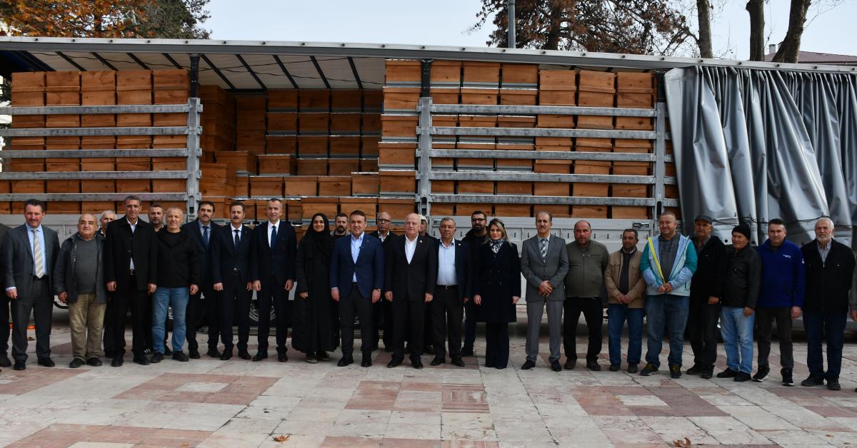 bilecikte ariciliga guclu destek 86 ariciya 1000 kovan dagitildi SnhR5iM3.jpg