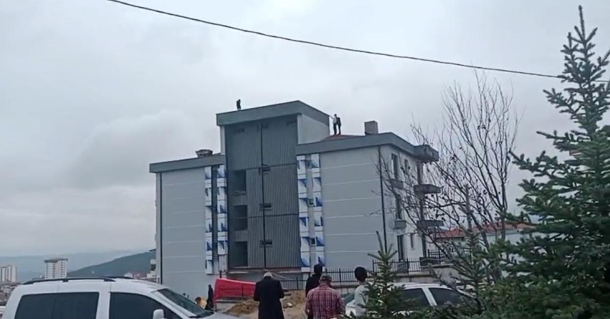 bilecikte depremzede isciden catiya cikma eylemi zH9UHUwu.jpg