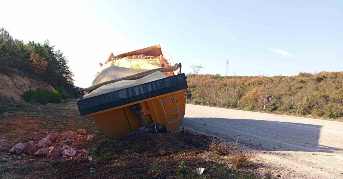 bilecikte tir dorsesi koptu faciadan donuldu NUUHCIzN.jpg