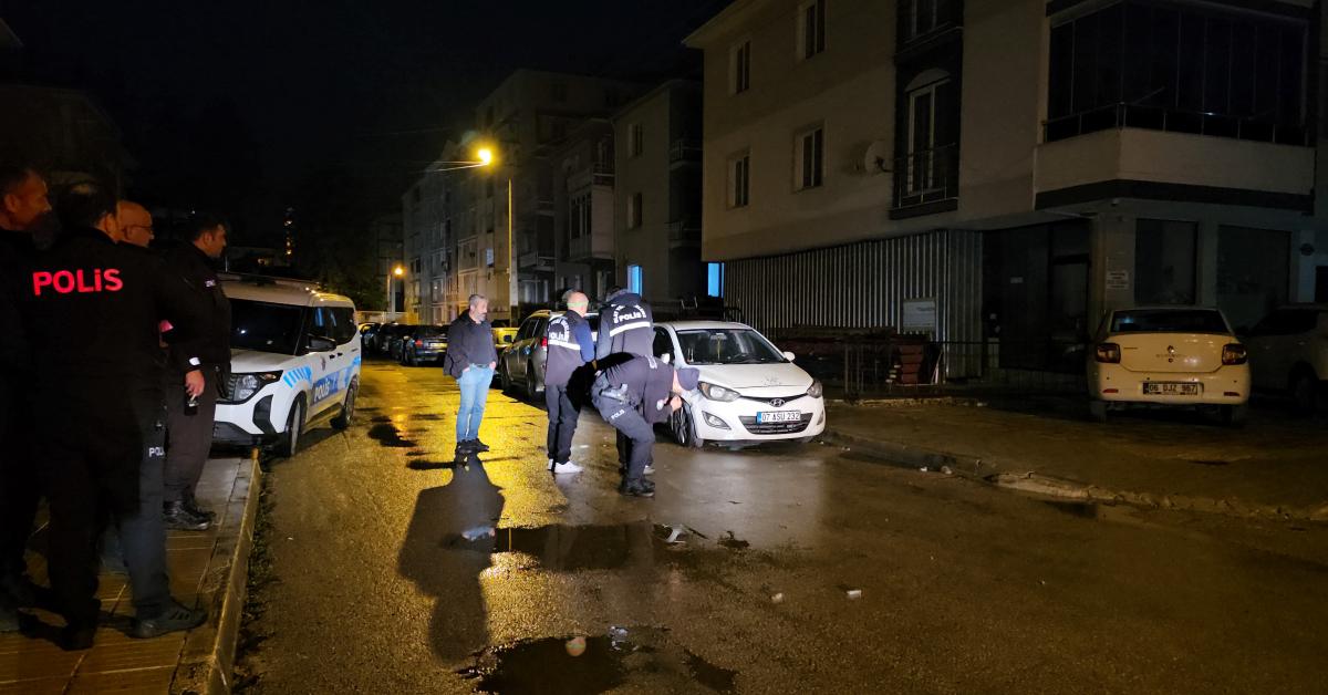 corumda ark halindeki araca ates acildi kAZXrp3u.jpg