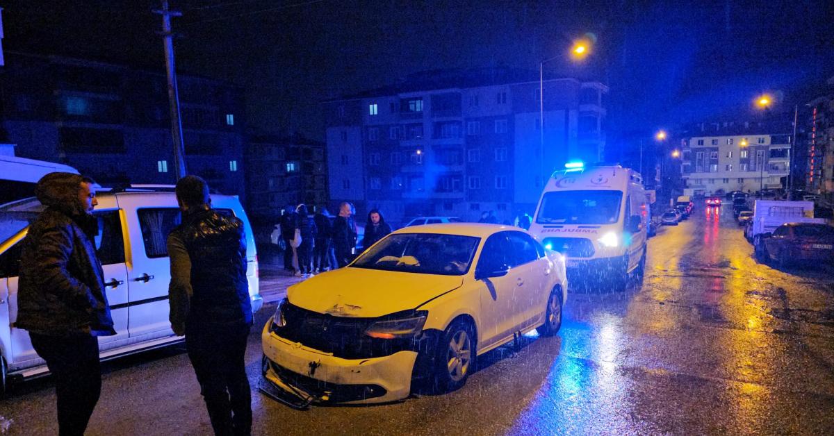 corumda ehliyetsiz surucunun yol actigi kaza uc araci hasara ugratti N2Y5Vq2q.jpg