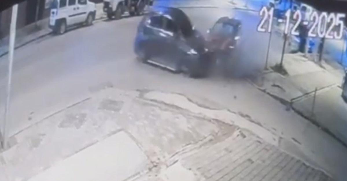 duzce merkezde park halindeki araca carpti 55afe3Sk.jpg