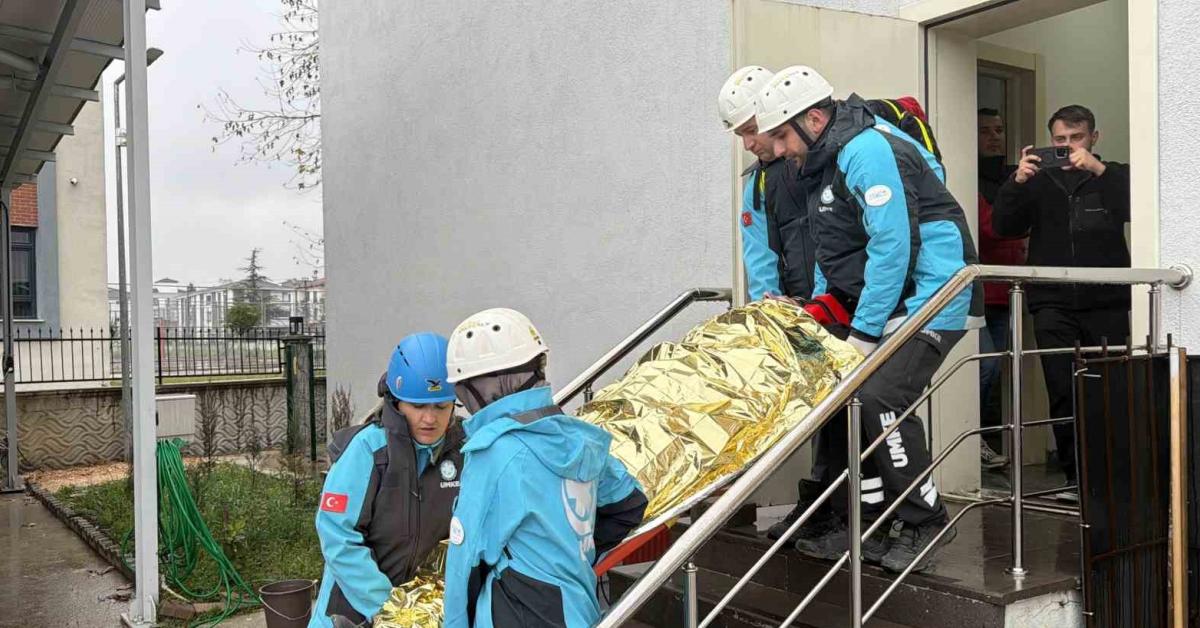 duzcede gercegi aratmayan kurtarma tatbikati yapildi ugVRUTTk.jpg