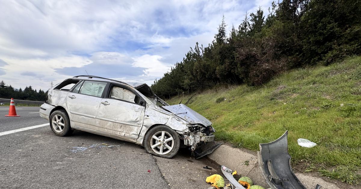 duzcede otomobilin su kanalina carpti iki kisi yaralandi 9TG8yXmw.jpg