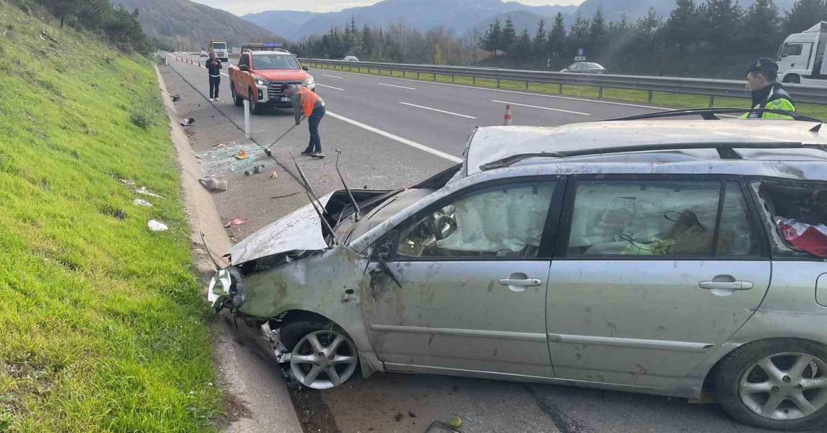 duzcede patlayan lastik trafik kazasina neden oldu JBQlc3dc.jpg
