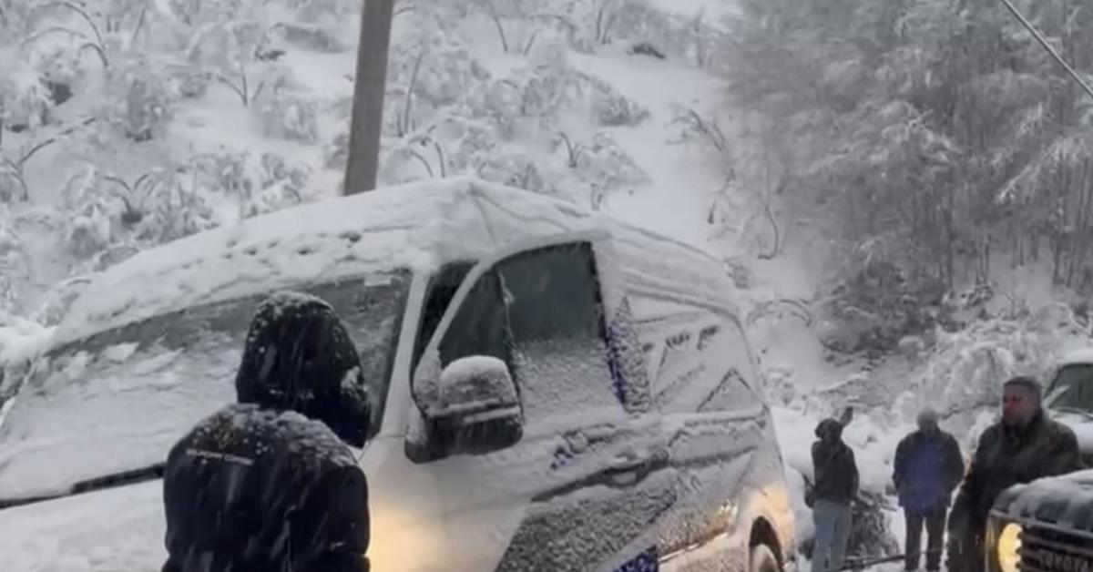 duzcede sarampole dusen minibusu offroad tutkunlari kurtardi ErwArp5p.jpg