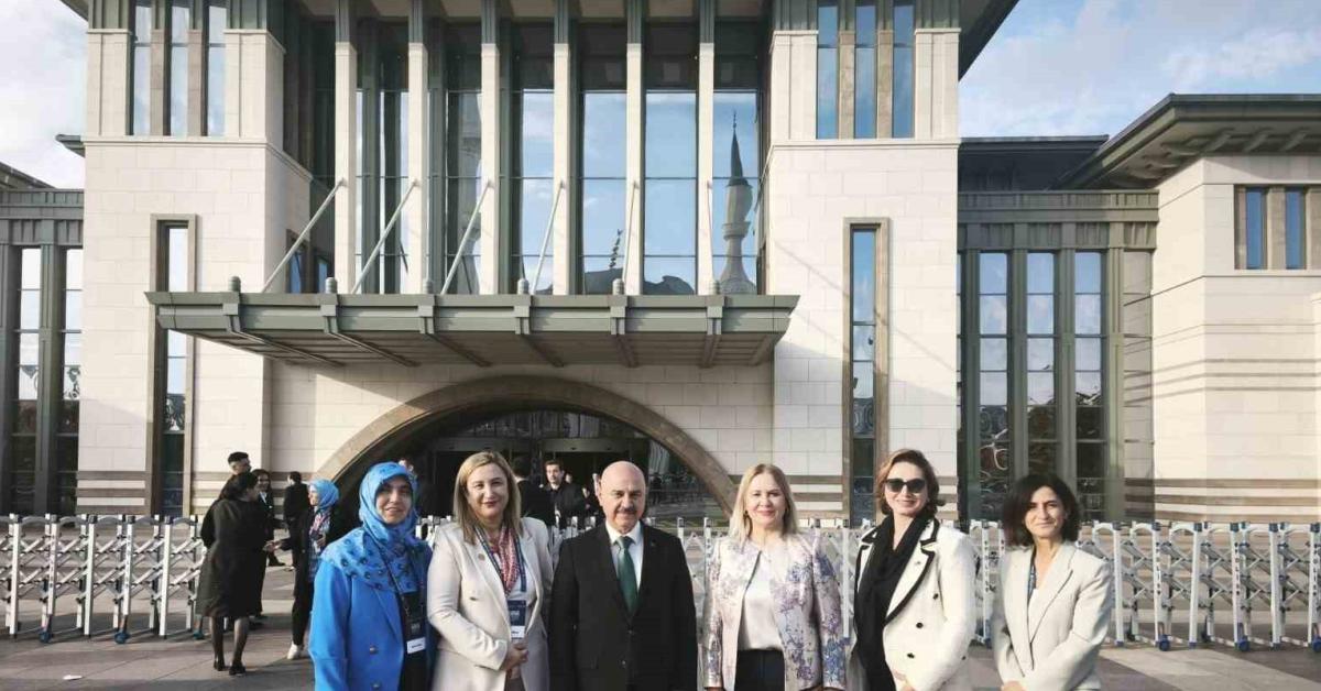 duzcenin akademisyenine tesekkur belgesi verildi 4AZcyuur.jpg