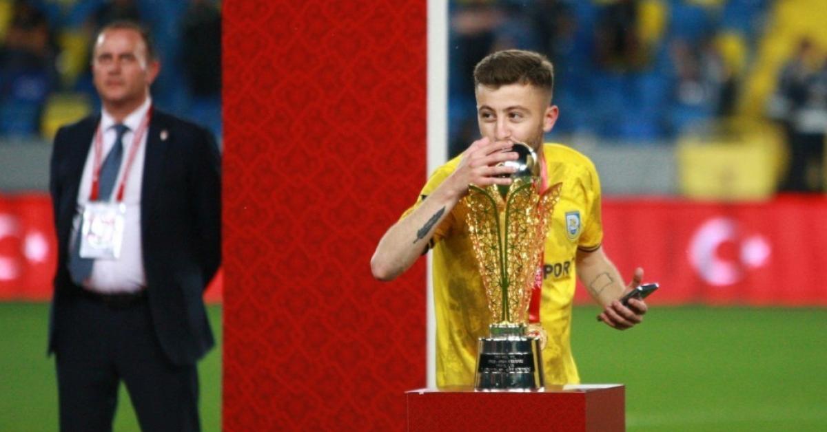 izmitte silahli kavga futbolcu vuruldu dCcUK1x9.jpg