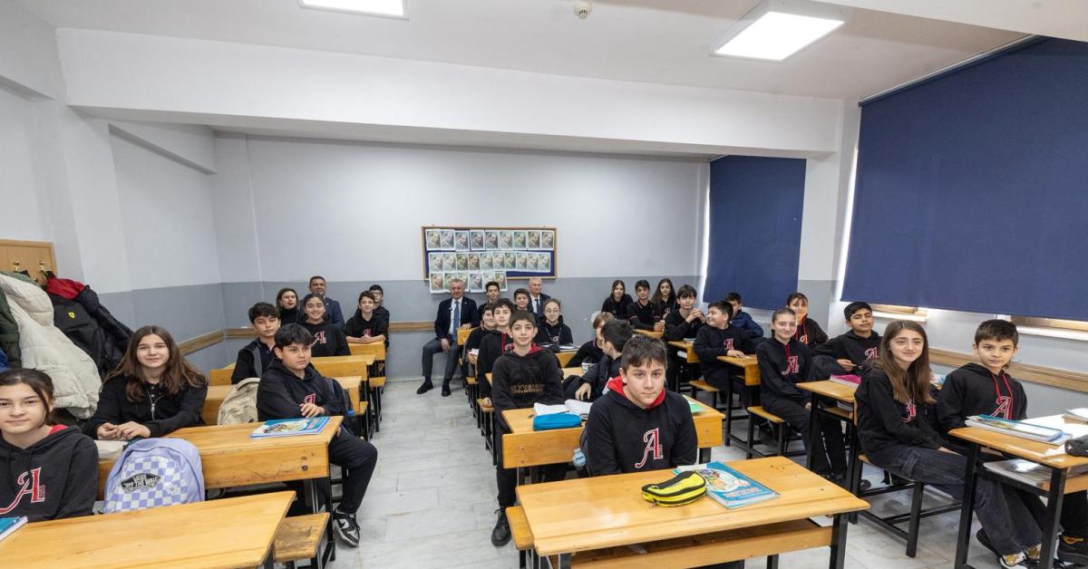 izmitten sinif baskani surprizi H2YzBheG.jpg