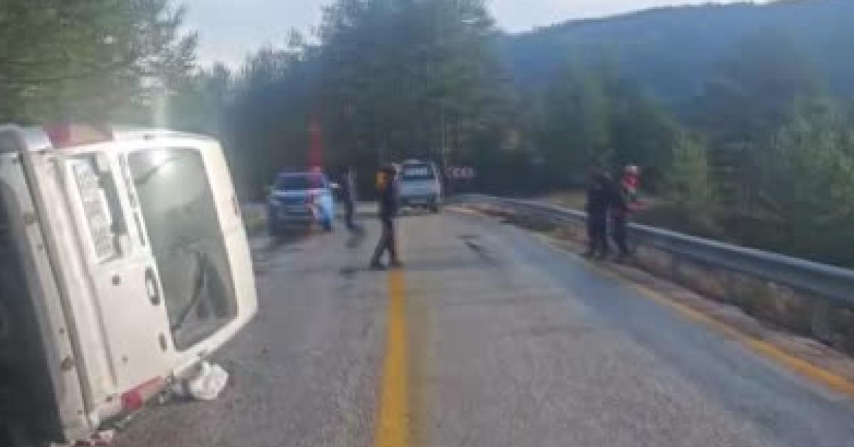 karabuk safranboluda trafik kazasi arac yan yatti 24gBJXJJ.jpg