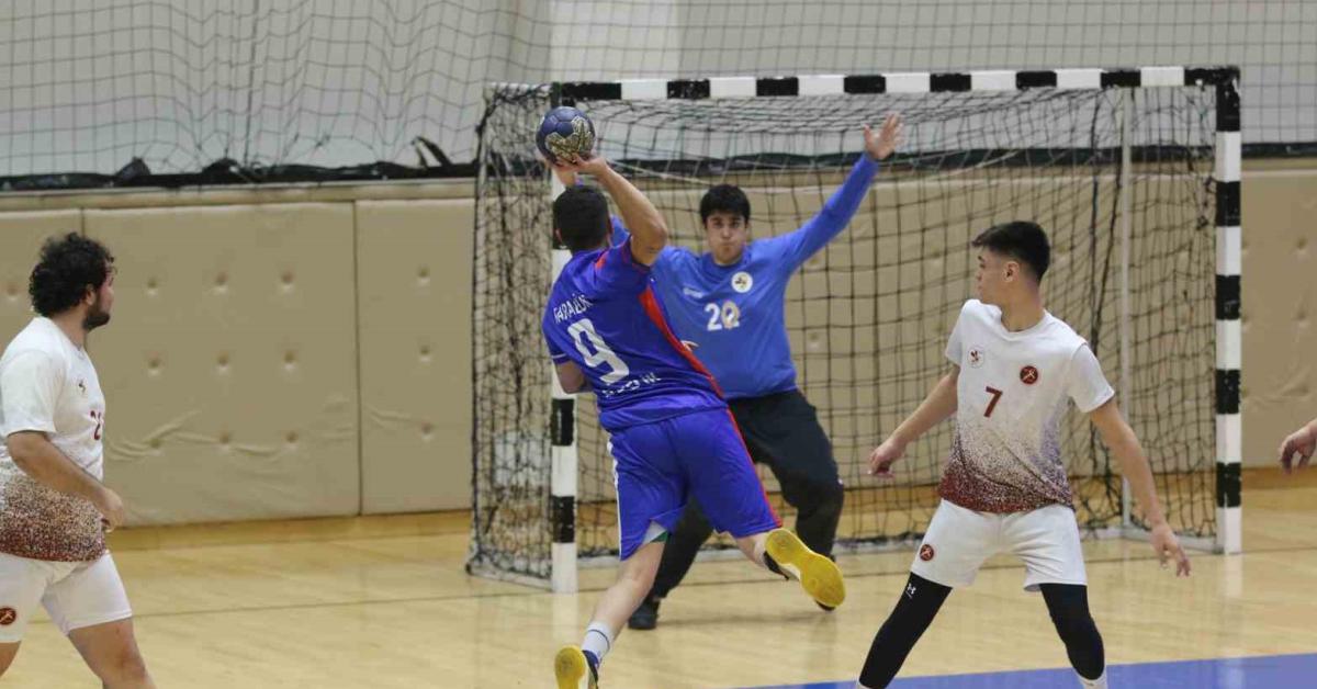 karabukte hentbol takimi firtinasi EsML8KRu.jpg