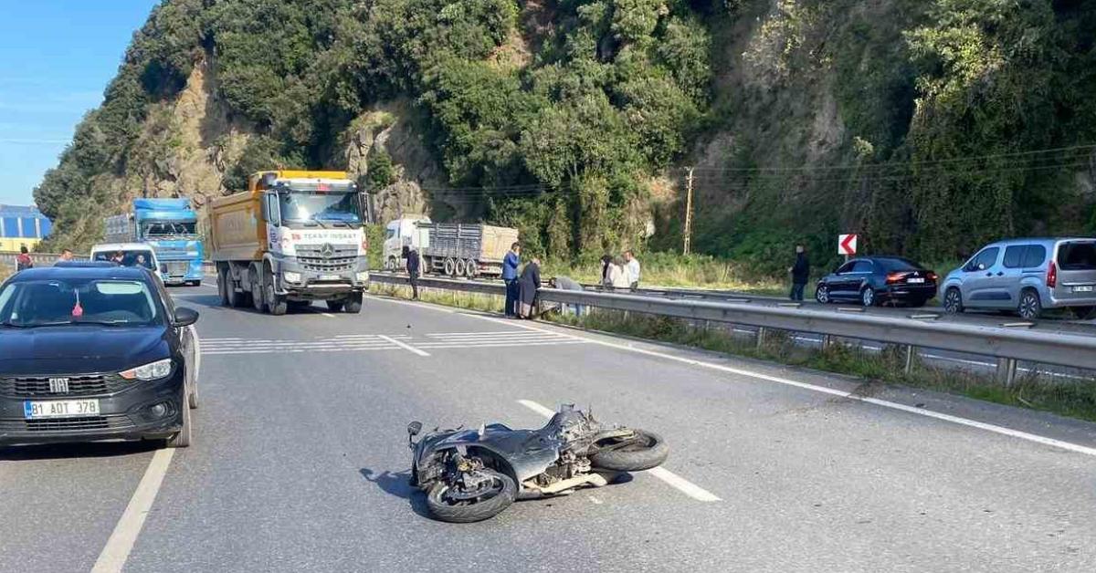 karadeniz ereglide genc motosiklet surucusu feci kazada agir yaralandi 6Z74NQ7q.jpg