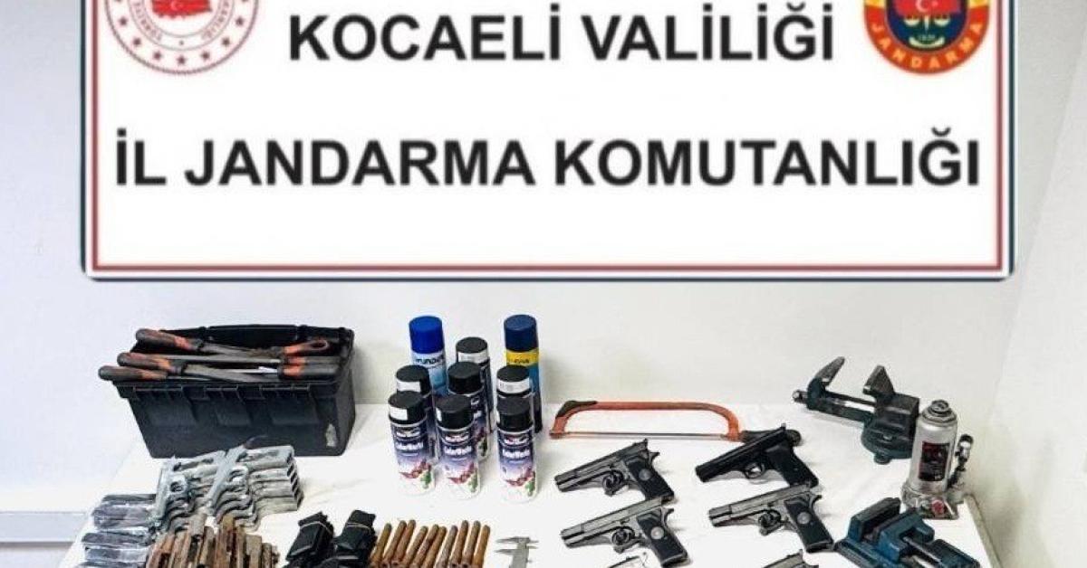 kocaeli kartepede jandarmadan silah kacakciligina darbe XEN7VhjA.jpg