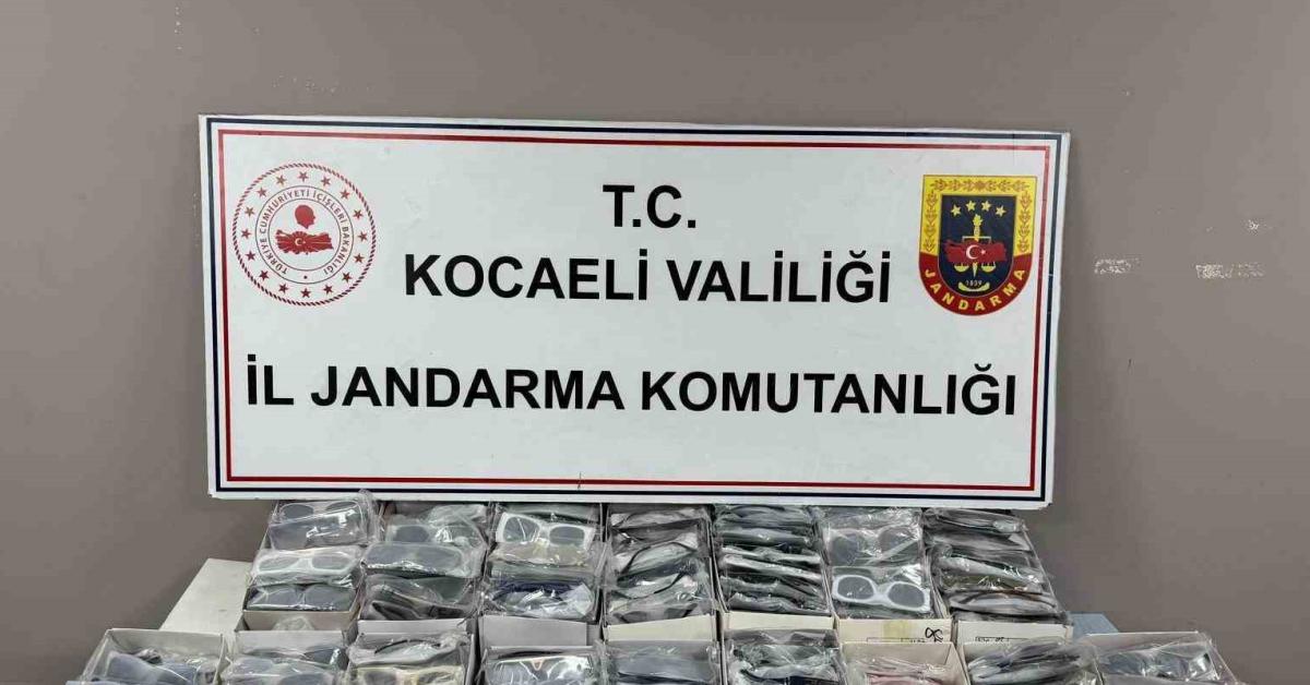 kocaelide dev kacakcilik operasyonu 26 milyon tllik gozluk ve tutun ele gecirildi 8PF9Gyv3.jpg