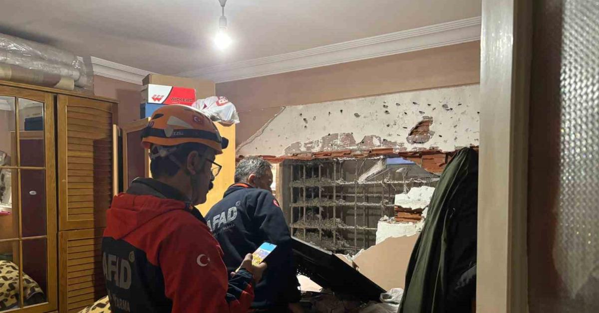 kocaelide insaat faciasi apartmanda duvar coktu 7JDiGQkX.jpg