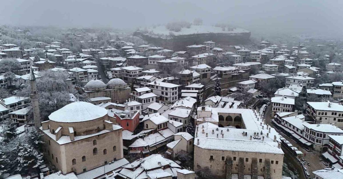 safranboluda tarihi yapilar beyaza burundu BNTEPafG.jpg