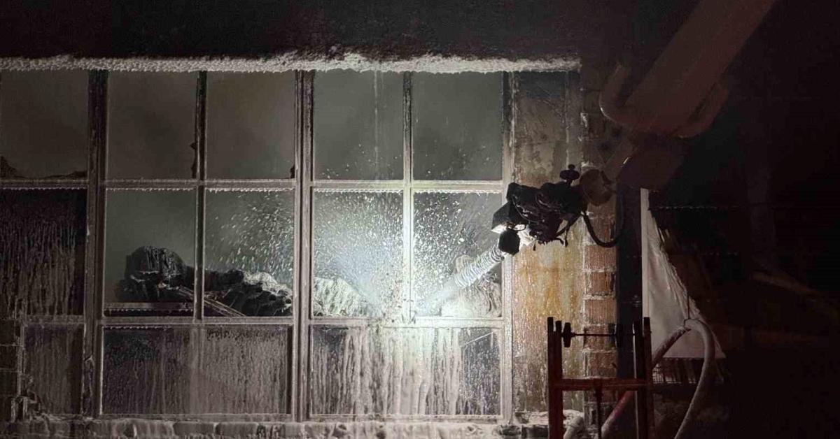 sakarya arifiyede hirdavat dukkaninda buyuk yangin UL866EFx.jpg