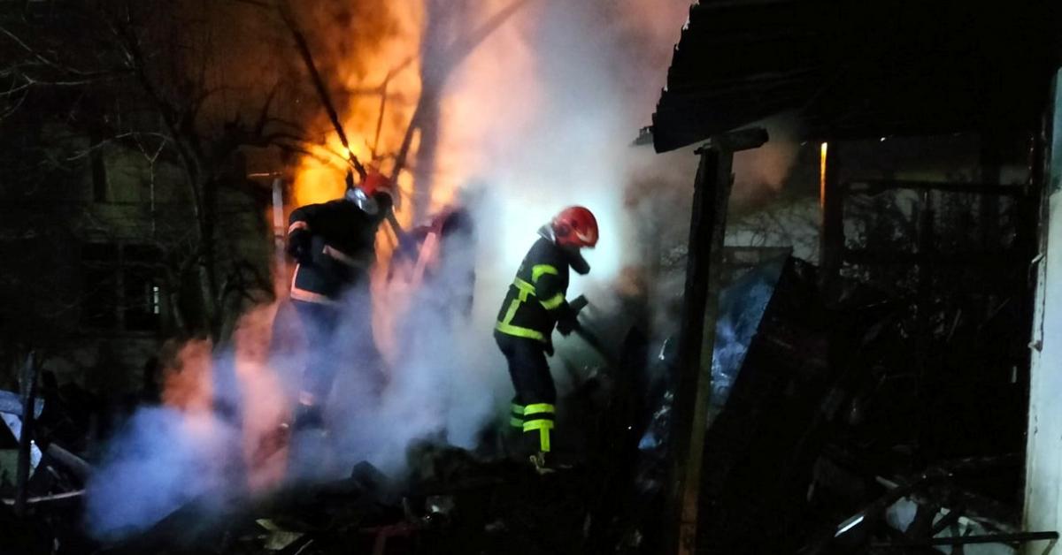 sakarya geyvede tek katli ev alevlere teslim oldu WYiPBOU9.jpg