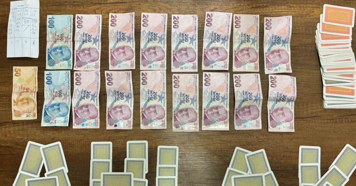 sakaryada kumarcilara darbe 18 gozalti var 3 is yeri kapatildi 8vSxAmmV.jpg