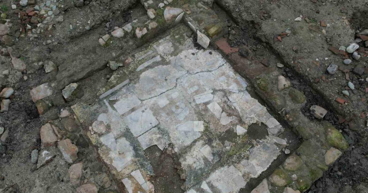 sapanca golunde gizemli kalintilar ortaya cikti Ht1D2UXg.jpg