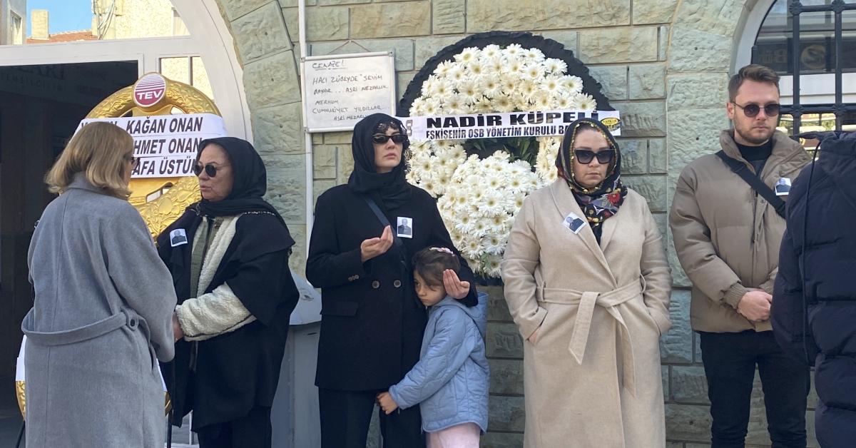 unlu oyuncu burcu ozberkin aci gunu MV2xYn1w.jpg