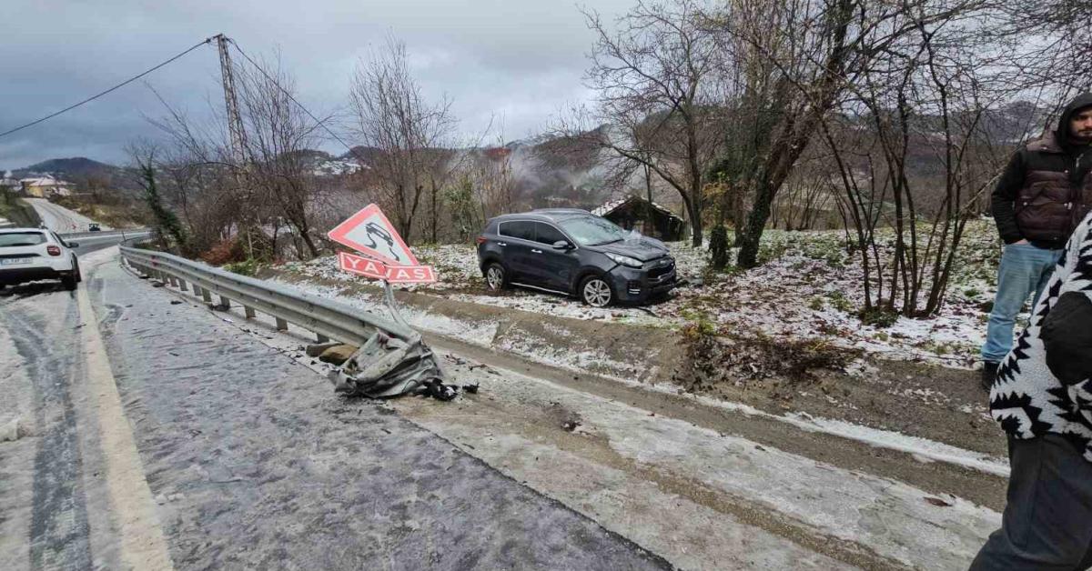 zonguldakta kar kazasi otomobil takla atti wPOzjrDP.jpg