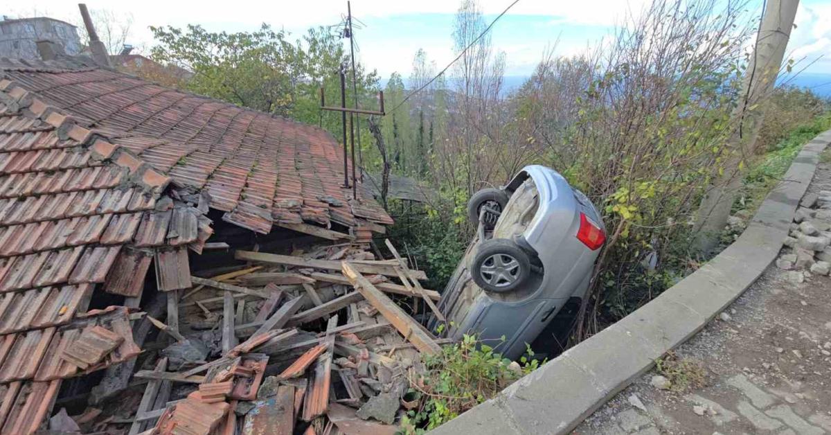 zonguldakta kontrolden cikan arac catiya dustu P2r1K58y.jpg