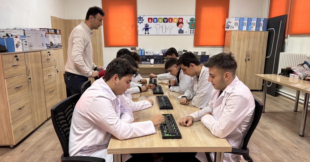 zonguldakta lise ogrencileri geleneksel oyunlari dijitale tasiyor SazlttOe.jpg