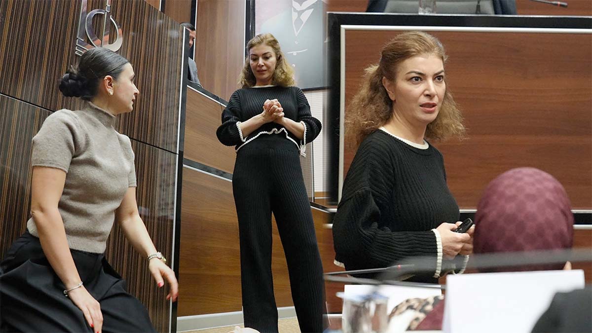 Öğretmen Melike Alagöz Çoban uygulamalı eğitim veriyor.