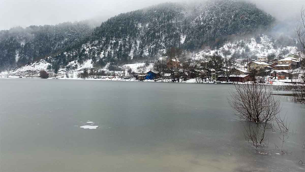 Bolu’da Göl Buz Tuttu