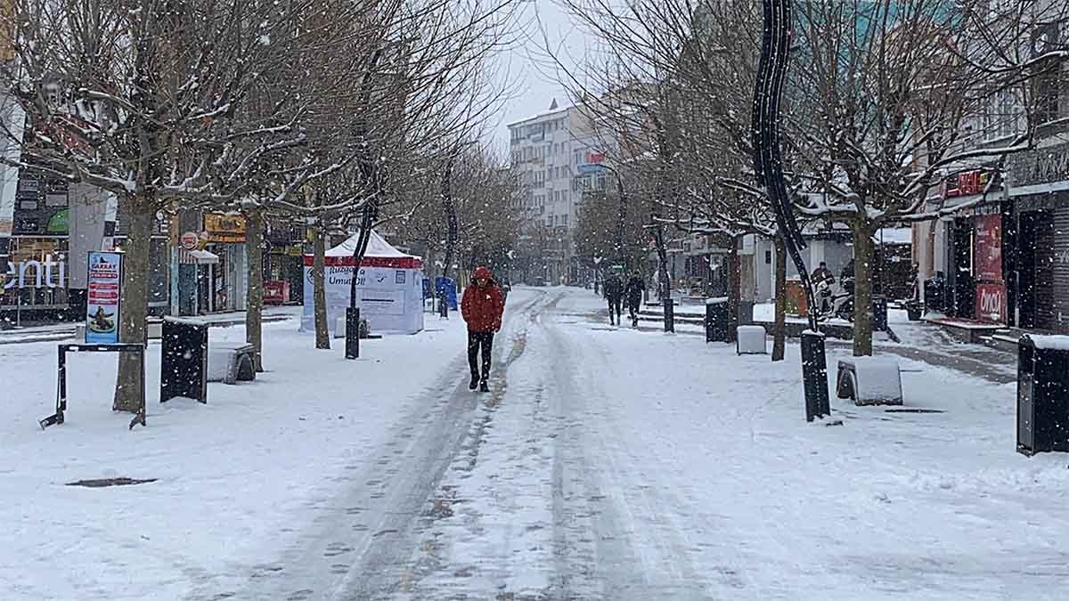 Bolu’da Kar Geri Döndü
