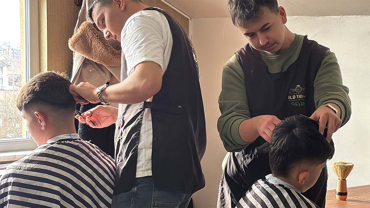 Bolu’da Polis ve Kuaförler Çocukların Yüzünü Güldürdü2