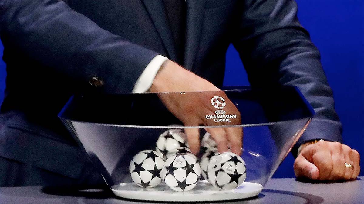 Şampiyonlar Ligi Kura Çekimi Hangi KanaldaKura çekimi Türkiye saatiyle 14.00’te TRT Spor ekranlarından canlı olarak yayınlanacak.
Ayrıca kura çekimi UEFA’nın resmi yayın platformu UEFA.tv üzerinden de takip edilebilecek.
Kura, UEFA Genel Sekreteri Giorgio Marchetti’nin yönetiminde gerçekleştirilecek ve etkinliğe UEFA yetkililerinin yanı sıra Avrupa futbolunun efsane isimleri de katılacak.