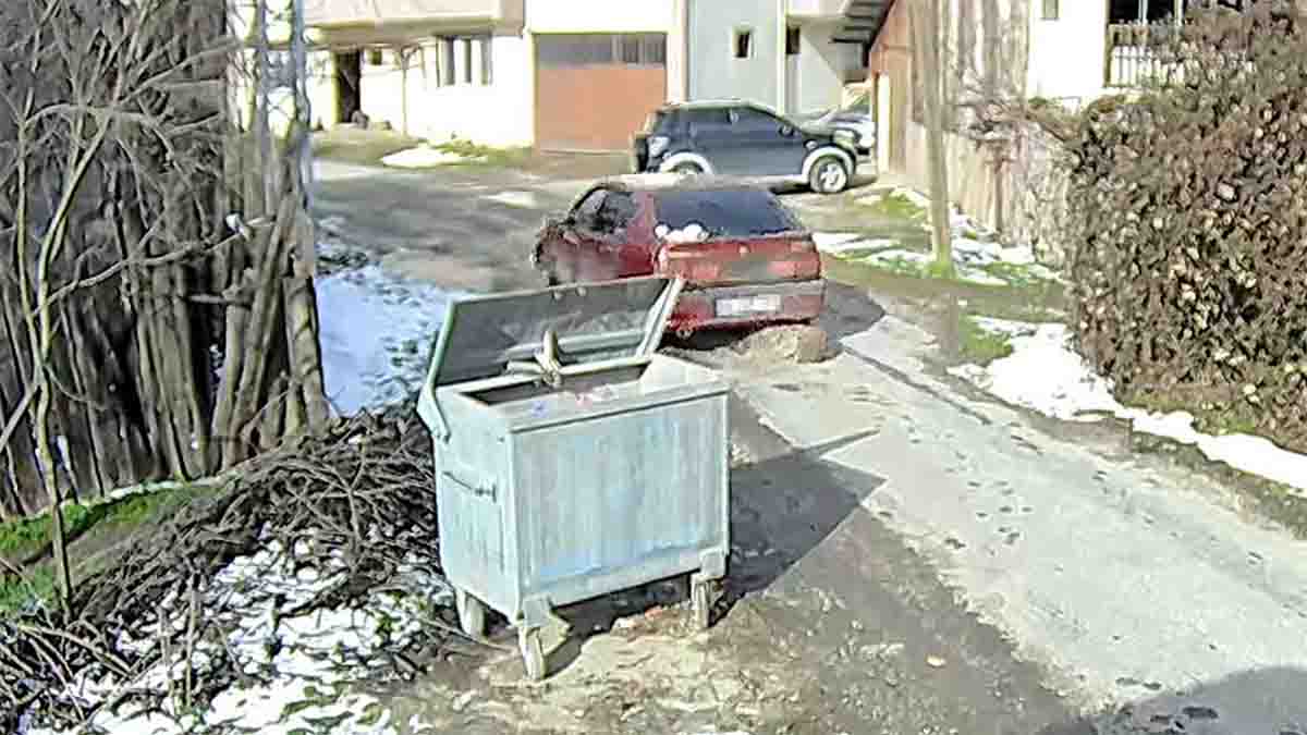 Üzerinden Geçip Yoluna Devam Etti