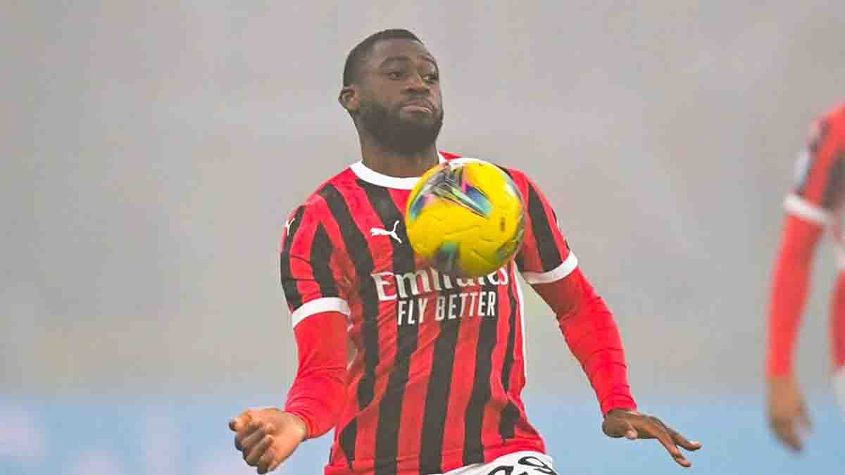 Youssouf Fofana Son Dakika GalatasarayYoussouf Fofana Topu göğsünde sektiriyor.