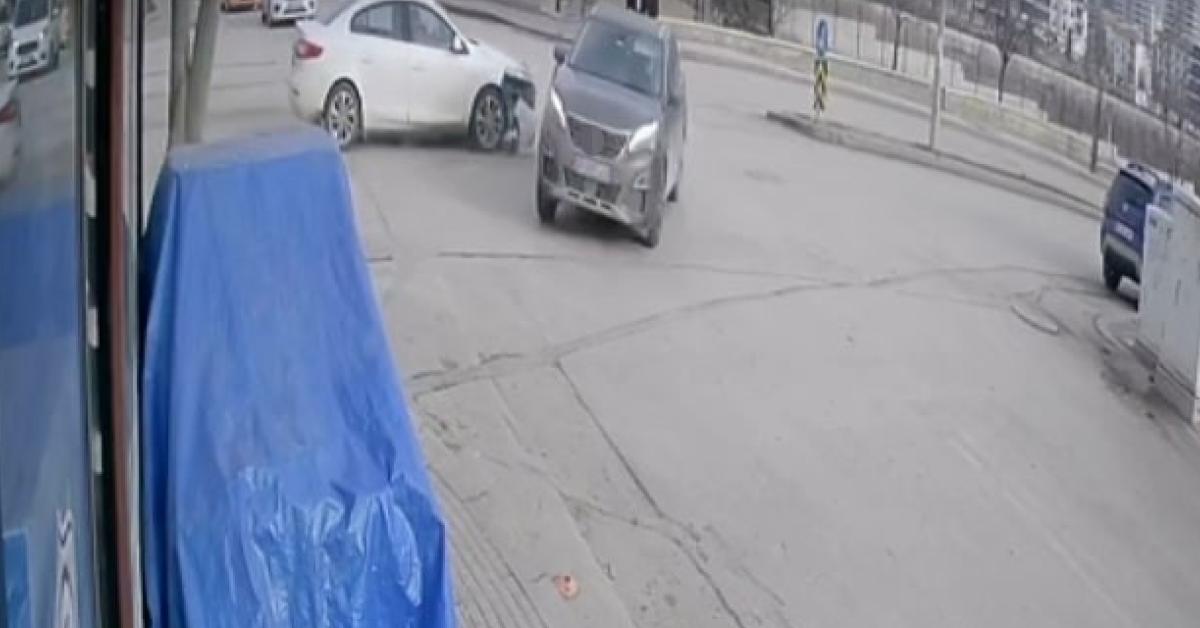 ankara sincanda trafik kazasi kavsakta carpistilar ZPACKD4t.jpg