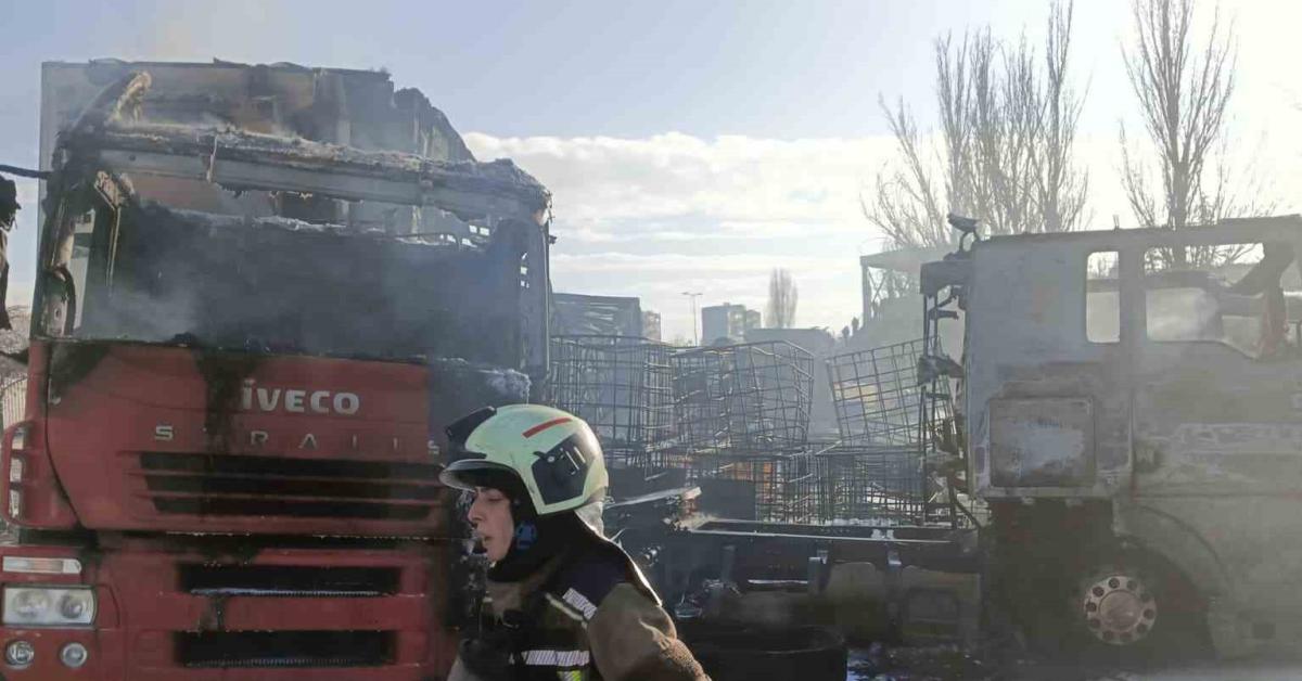 ankara yenimahallede alkol yuklu tirlarda yangin cikti SWqyRSlO.jpg