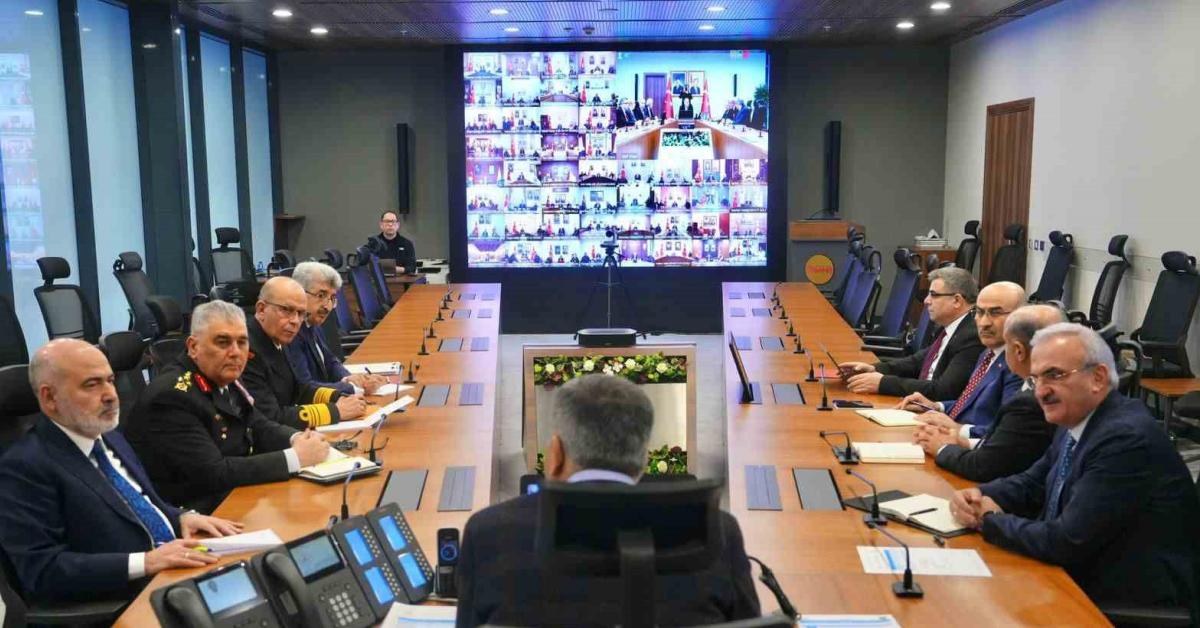 bakan yerlikaya 81 ilin valisiyle guvenlik zirvesi yapti ggLcZHnr.jpg