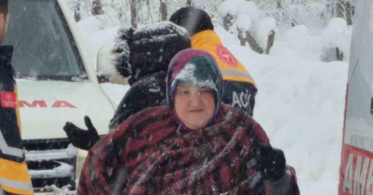 bartinin yuksek kesimlerde kar 120 santimetreyi asti 4N74KT9p.jpg