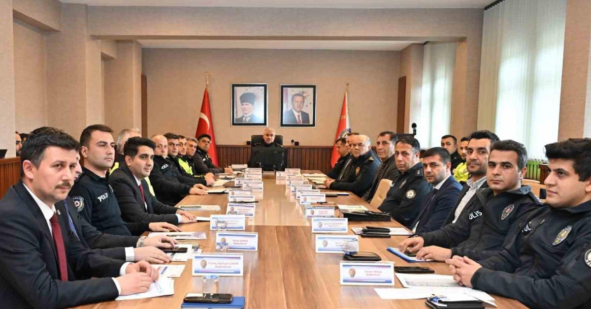 duzcede guvenlik toplantisi huzur icin yeni tedbirler alindi UFdfMexV.jpg