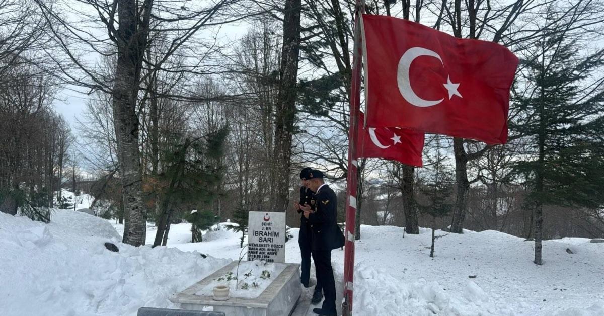 duzcede jandarma sehitleri unutmadi cjlFxvUh.jpg