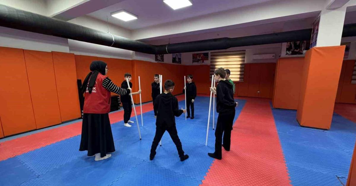 duzcede ogrenciler eglenceli bir gun gecirdi MRTegmzl.jpg