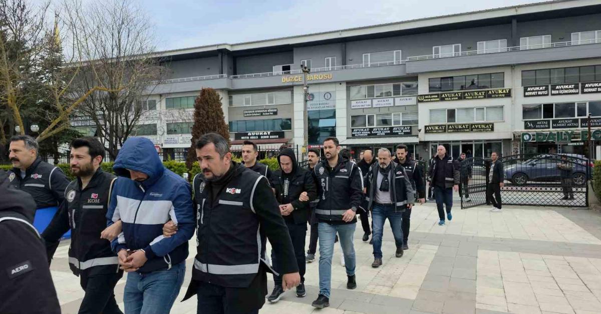 duzcede sahte kimlikle arazi satisina operasyon 4 kisi tutuklandi TzHGjHfa.jpg