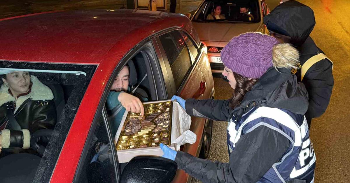 duzcede yeni yil surprizi polislerden ikram var pC2CVB9D.jpg