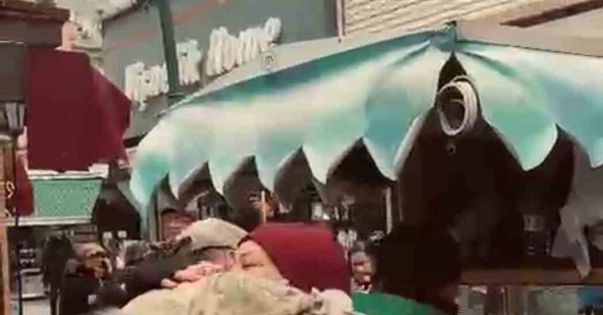 eskisehirde askerden donen gencten annesine duygusal surpriz 1b3gbJhd.jpg