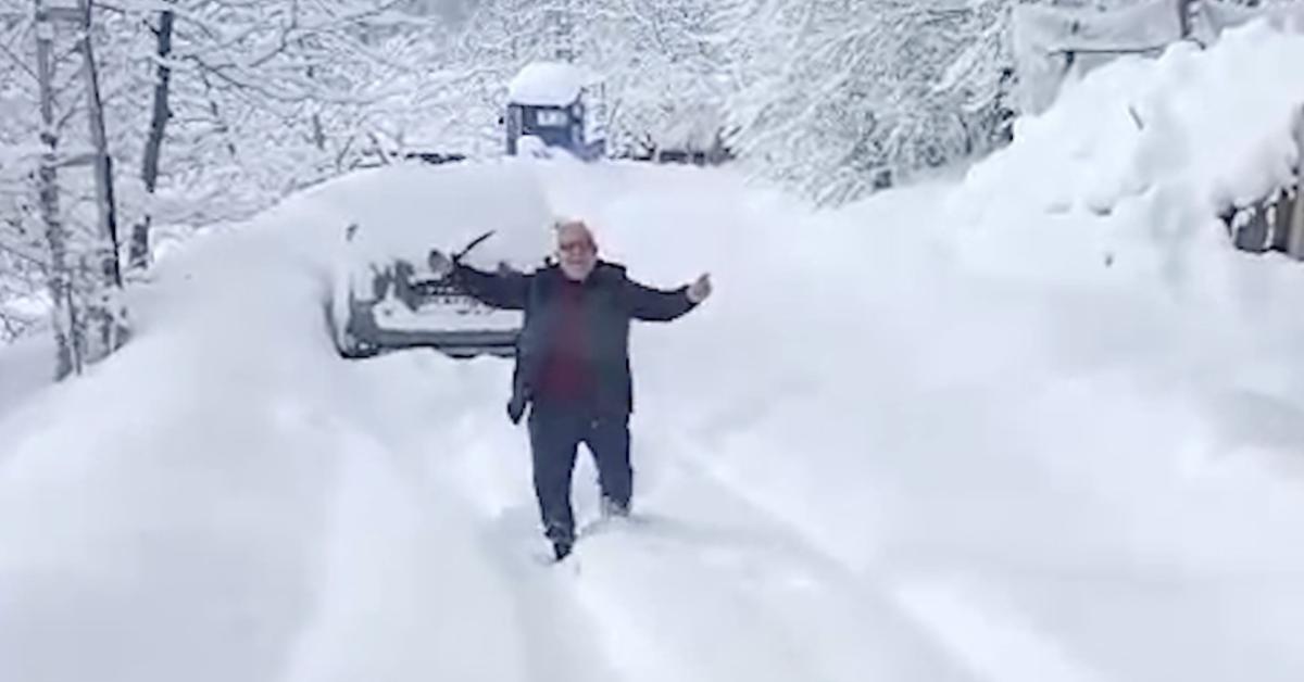 kastamonuda is makinesini gorunce oynamaya basladi LtQ28WWV.jpg