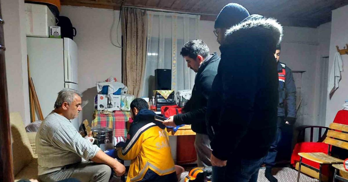 kastamonuda motorlu testere faciasi 4 saatlik mucadeleyle hastaneye ulastirildi Kc3uPgpQ.jpg